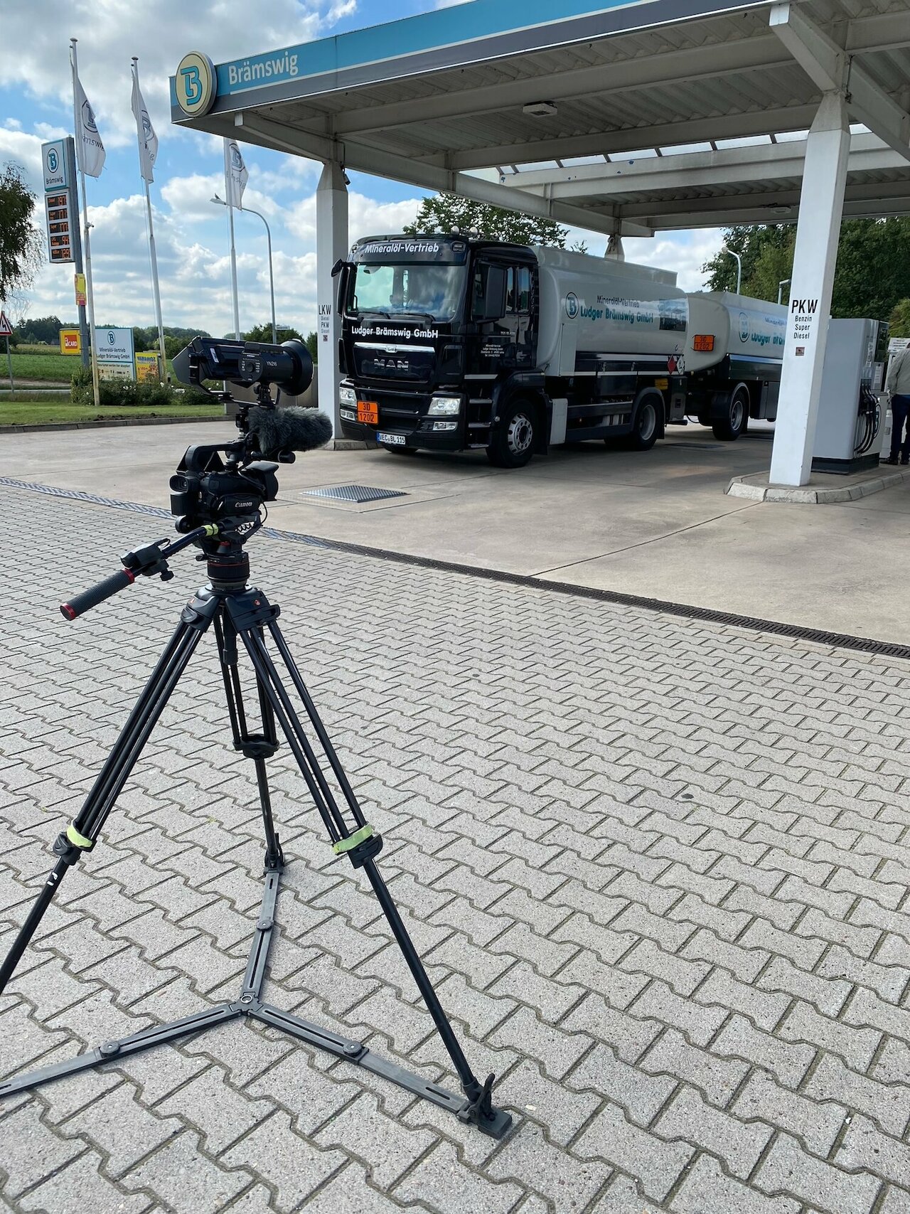 TV Teams bei Brämswig Image 1